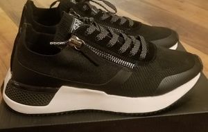 SNKR  8 1/2 BLACK TENNIS SHOES (NEW)